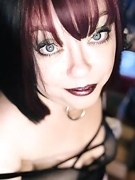 Self-portraits of Tina Snow in the 32nd set.