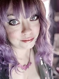 Tina Snua takes selfies and shows her progress with each one