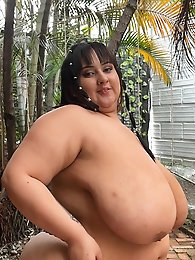 Thick ebony woman deep throats bbc